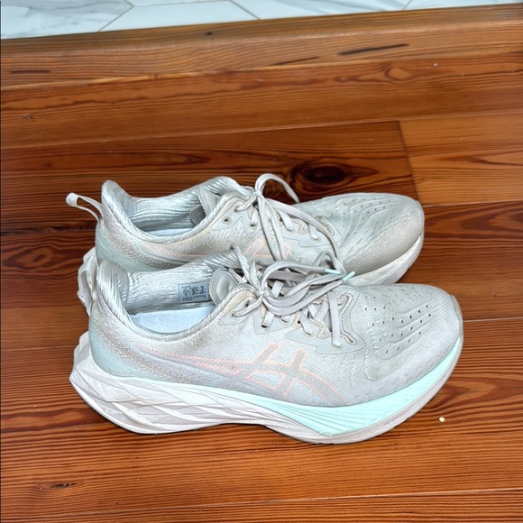 ASICS Novablast 4 - Picture 3 of 6